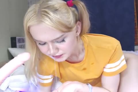 ladyboy Blondelashes19 Deepthroating fake penis's