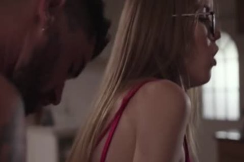 skinny blond Tbabe Crystal Thayer Rides Chris 10-Pounder In sofa