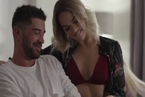 excited guy Didnt Expect To nail TBabe Emma Roses stunning darksome hole
