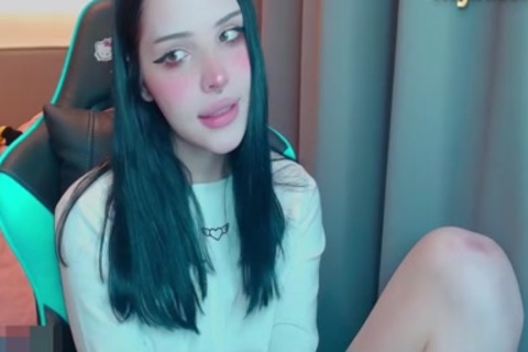 Petite Russian t-girl beauty With tiny weenie Camshows Solo