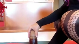 FloozyJezebelle slut In sofa Riding A monstrous dildo *** tranny cam