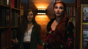 Transfixed: Fingering Friends Get Messy with It