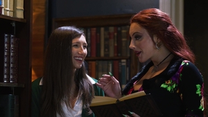 Transfixed: Fingering Friends Get Messy with It